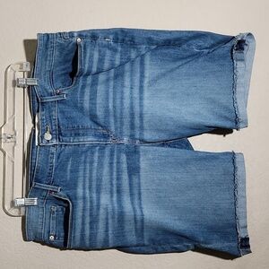 Levis Shorts Womens Size 20 Or 35W Mid Rse Bermuda shorts hem Was Sewn